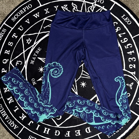 Tentacle fun leggings 🐙🌊 - Picture 2 of 4